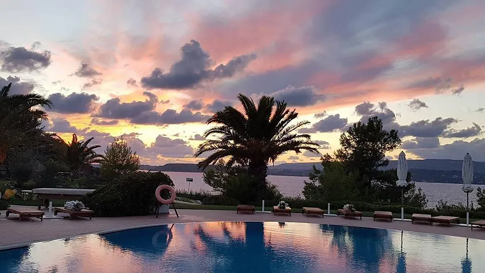 Enalion Suites Lassi  3*, Lassi (Kefalonia) Greece